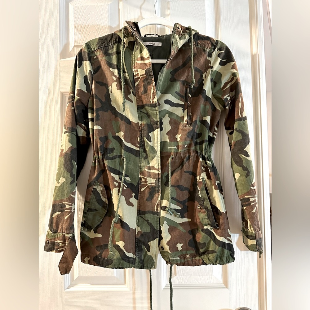 Papaya Camo light jacket in size medium. Never worn.